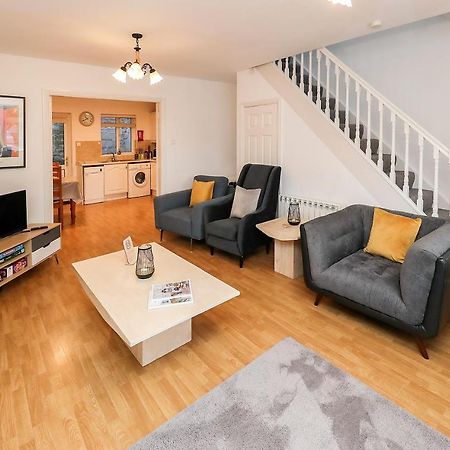 Two Bedroom Townhouse In The Heart Of Dungarvan ดันการ์วัน ภายนอก รูปภาพ