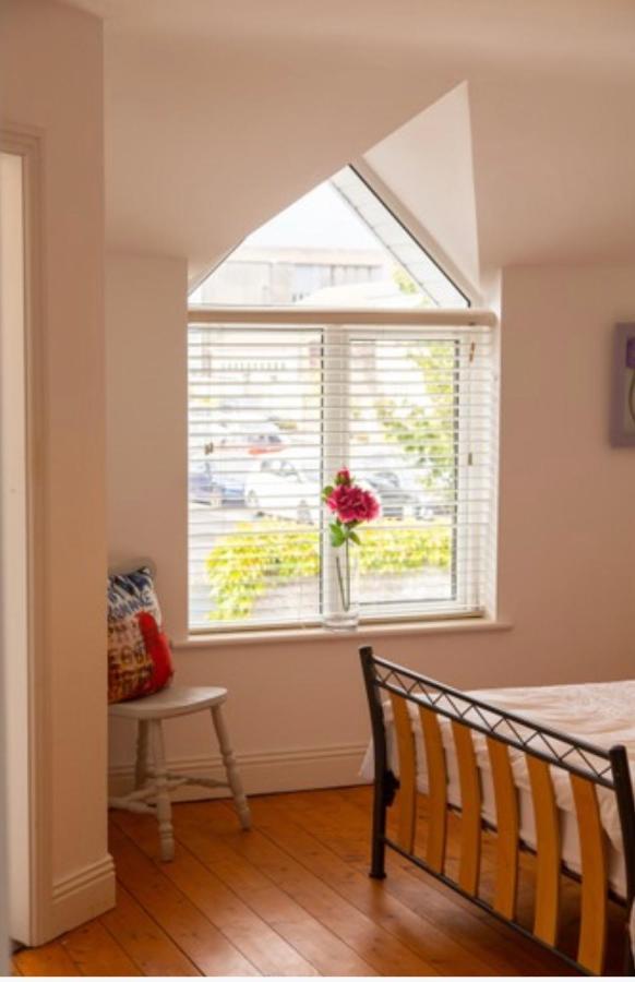 Two Bedroom Townhouse In The Heart Of Dungarvan ดันการ์วัน ภายนอก รูปภาพ
