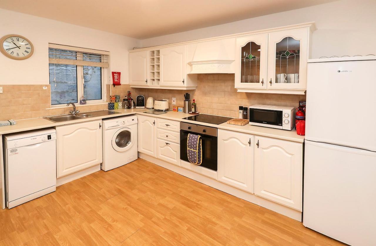 Two Bedroom Townhouse In The Heart Of Dungarvan ดันการ์วัน ภายนอก รูปภาพ