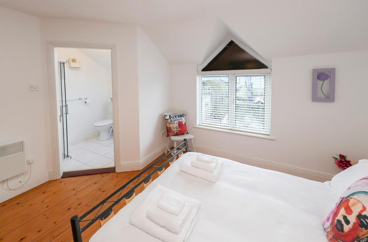 Two Bedroom Townhouse In The Heart Of Dungarvan ดันการ์วัน ภายนอก รูปภาพ