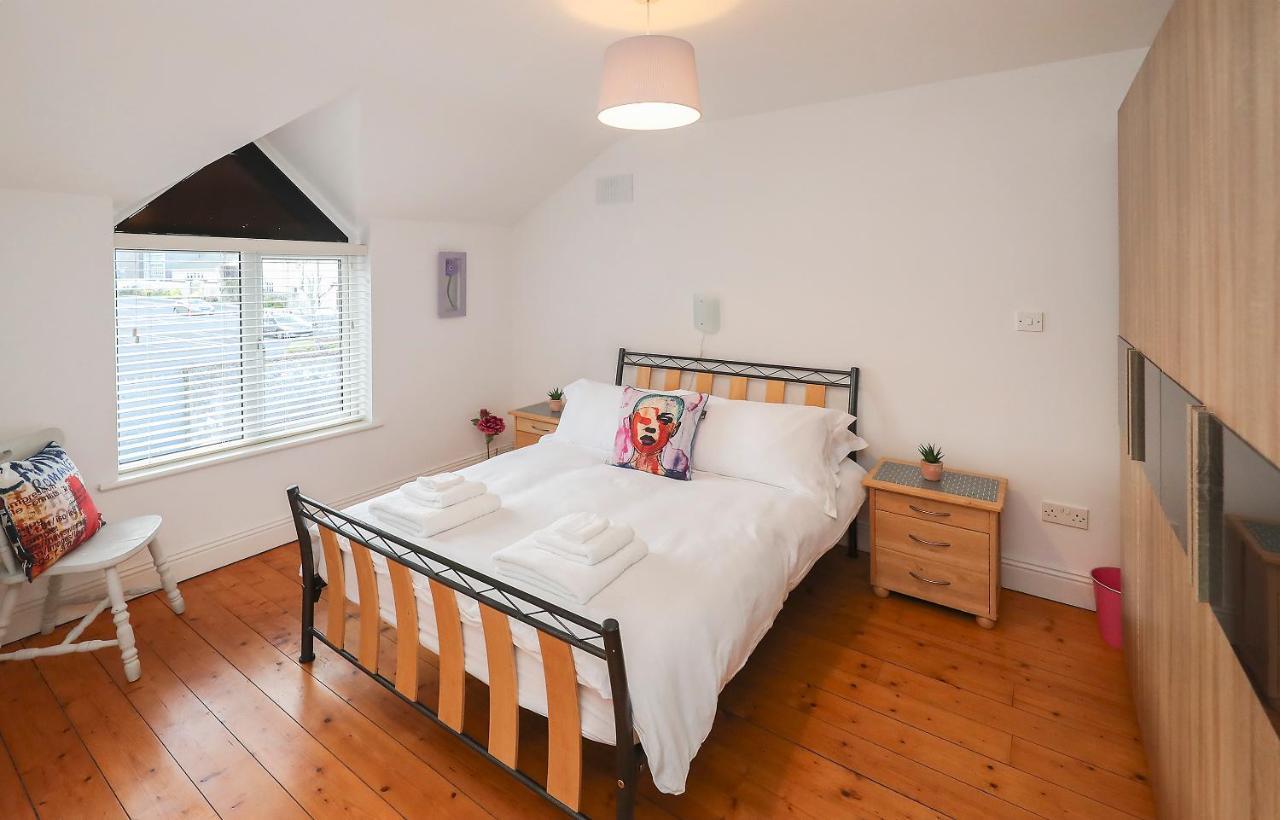 Two Bedroom Townhouse In The Heart Of Dungarvan ดันการ์วัน ภายนอก รูปภาพ